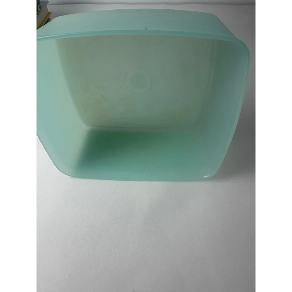 Vintage Tupperware Pastel Green‎ Storage Container 311-4 W/ Clear Lid 310-39 5